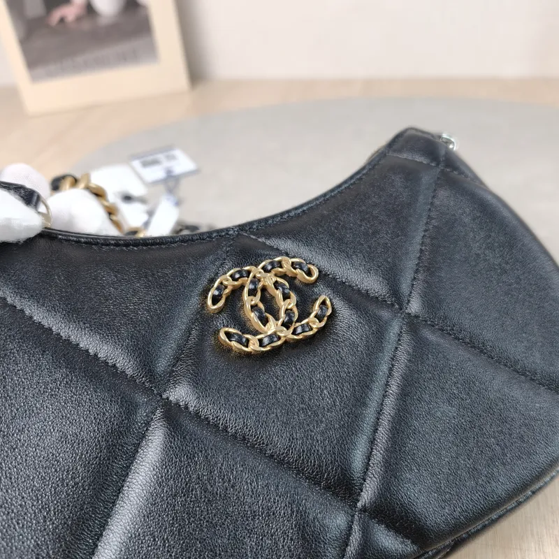 Chanel Shoulder Bag 19bag hobo Black Lambskin One Size 20 × 4.5 × 13 cm — detail view 2 of 11