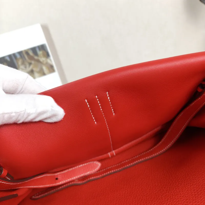 Hermès Shoulder Bag Halzan 31 Q5 Taurillon Clemence TC Calfskin Medium 31 × 9 × 28.5 cm A — detail view 9 of 12