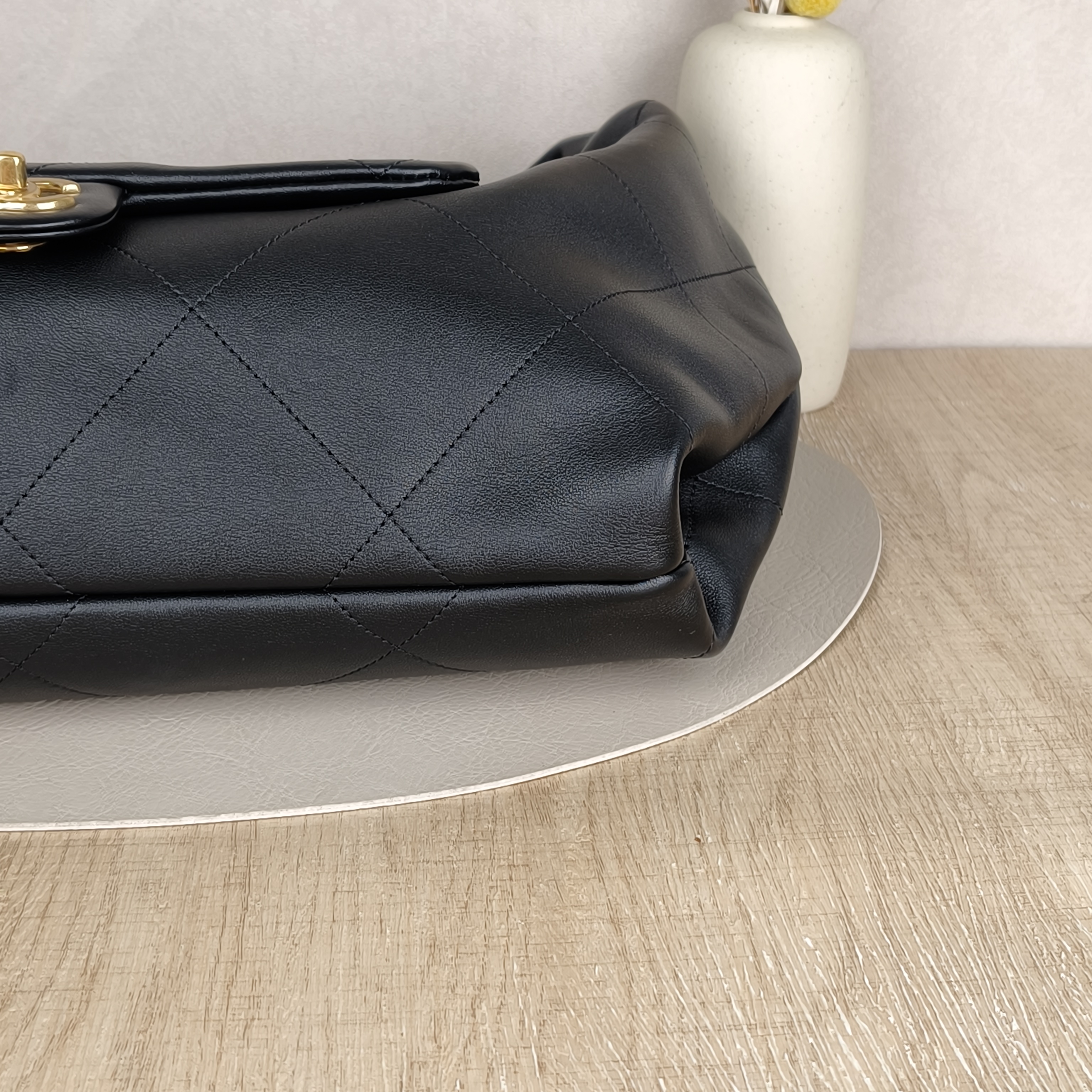 Chanel Shoulder Bag25k hobo Black Calfskin Large43 × 9 × 53 cm — cover view 2 of 8