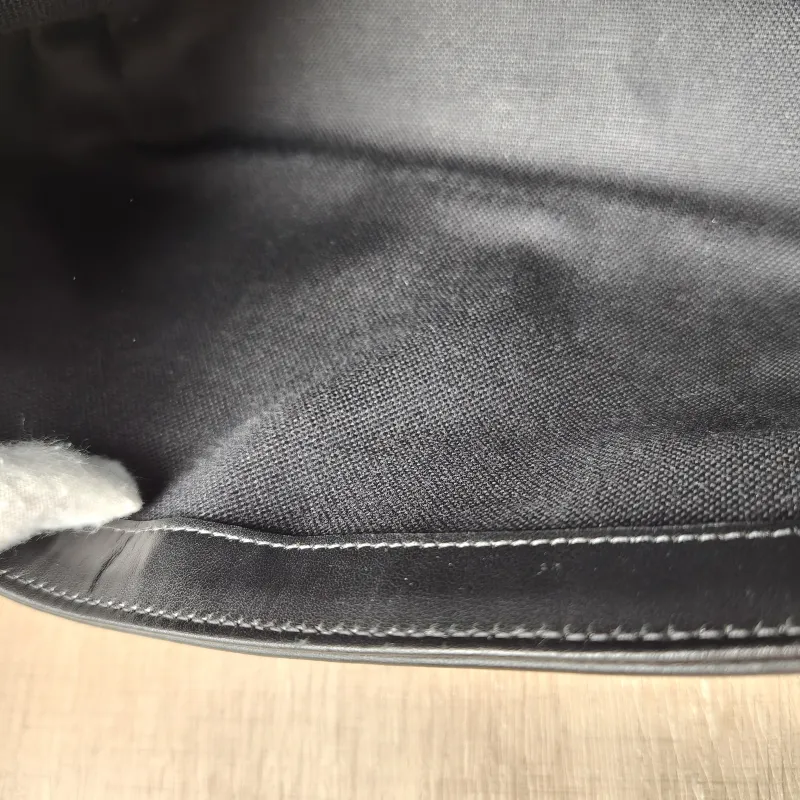 GUCCI Crossbody Bag GG Marmont Medium Marmont 26 So black Black Calfskin Medium 26 × 7 × 15 cm — detail view 2 of 14