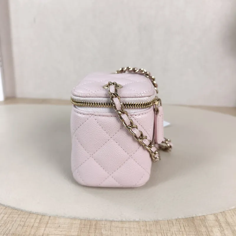 Chanel Crossbody Bag Edition Calfskinmini11 × 7 × 9 cm — detail view 4 of 12