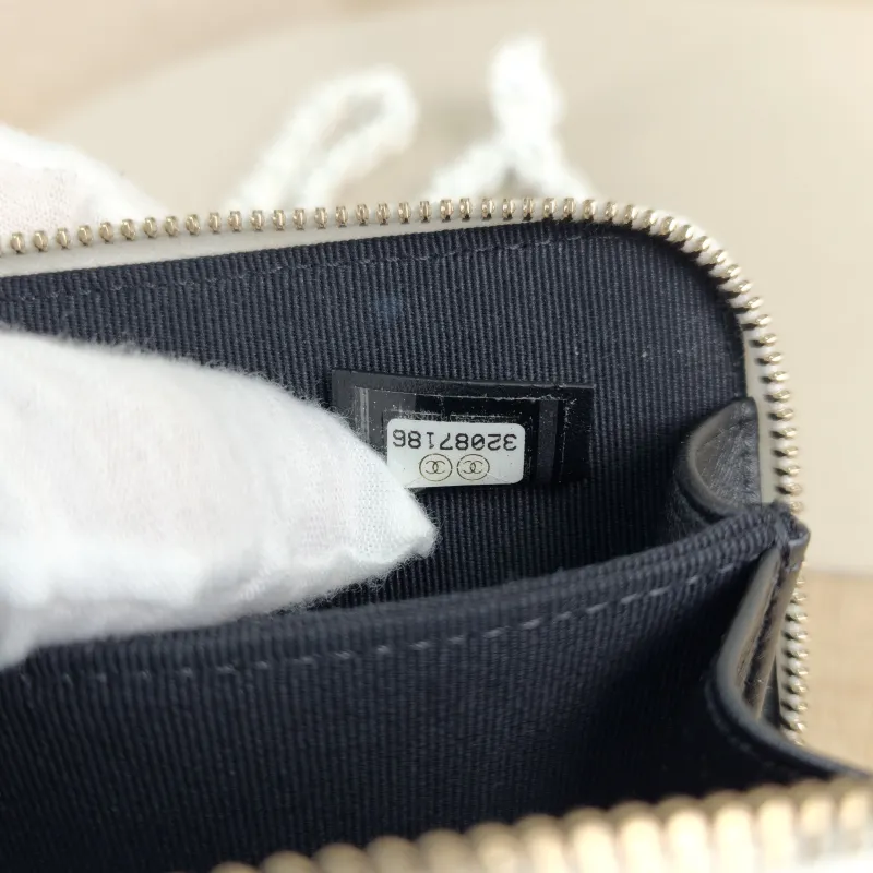 Chanel Crossbody Bag Camera Bag Box Crossbody Bag White Lambskin One Size11 × 4 × 7 cm — detail view 6 of 12