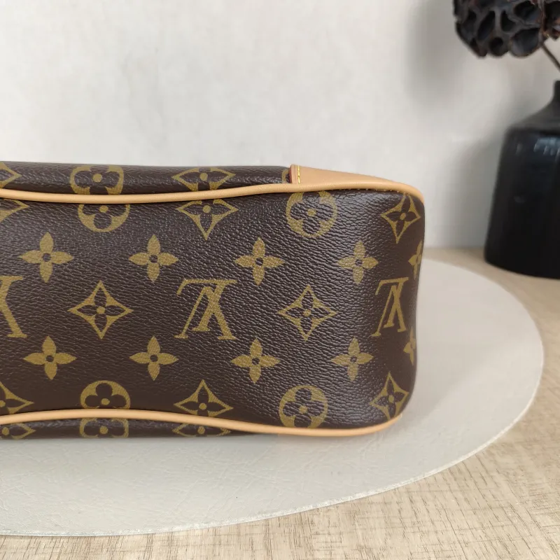 Louis Vuitton Crossbody Bag Boulogne PVC Small 26 × 9.5 × 16 cm — detail view 9 of 10