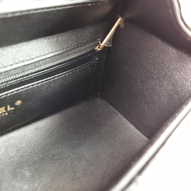 Chanel Crossbody Bag23k Box Bag Black CC alfskin22 × 9 × 10.5 cm — detail view 2 of 17
