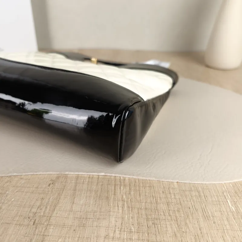 Chanel Crossbody Bag 31Bag Patent Leather Mini 23 × 5.5 × 22 cm — detail view 4 of 12