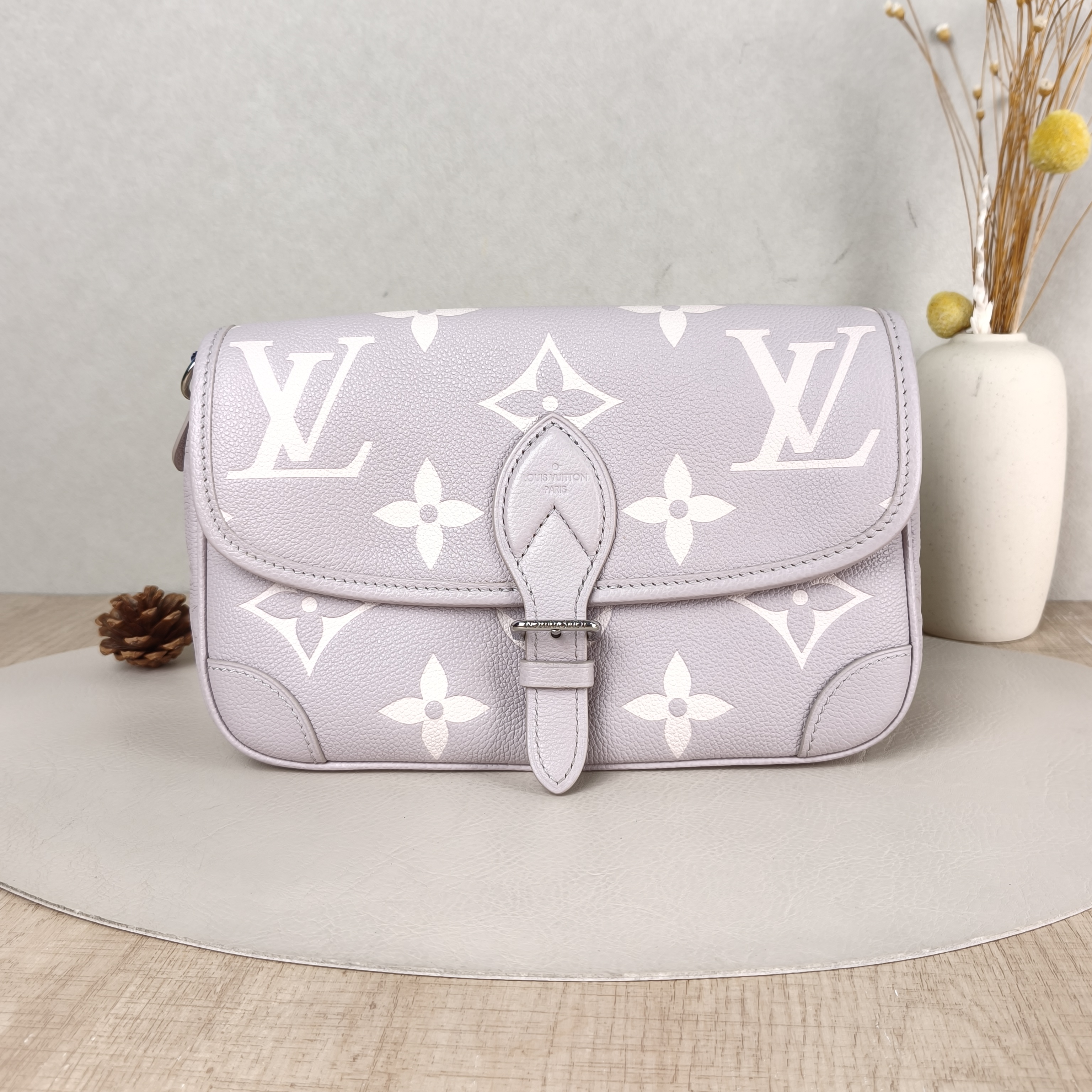 Louis Vuitton Crossbody Bag Diane Baguette Bag Empreinte Embossed Calfskin Monogram Small24 × 9 × 15 cm