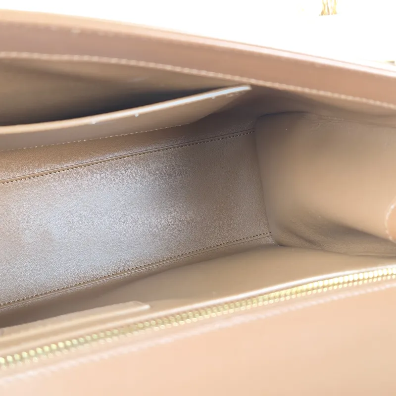 SAINT LAURENT MANHATTAN Caramel Calfskin Small 32 × 10 × 22.5 cm — detail view 1 of 12