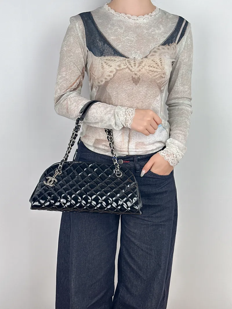 Chanel Shoulder Bag tote Black Patent Leather One Size33 × 16 × 17 cm — on-model view 2 of 2