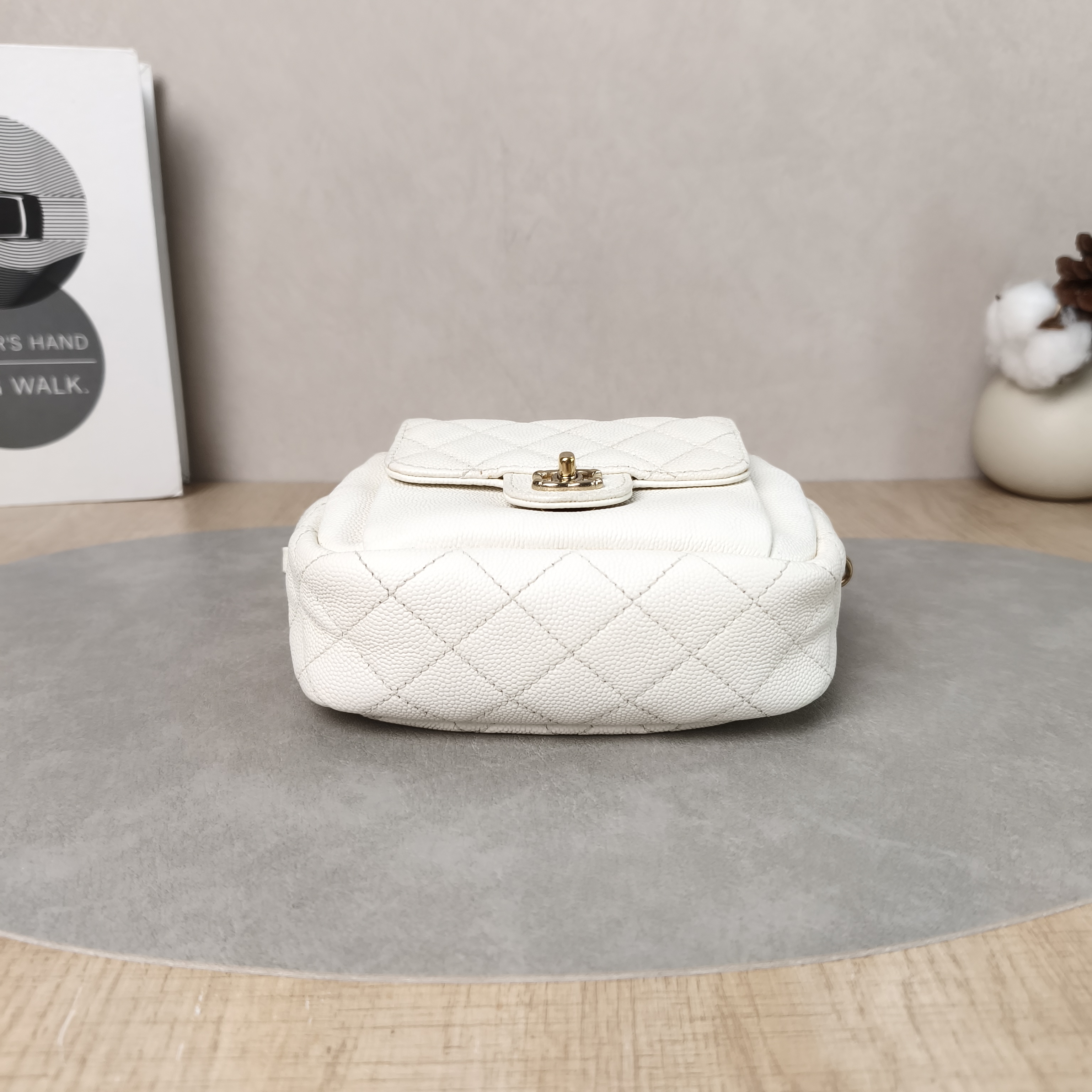 Chanel Crossbody Bag Crossbody Bag White Grained Calfskin One Size17 × 4 × 14 cm — cover view 2 of 5