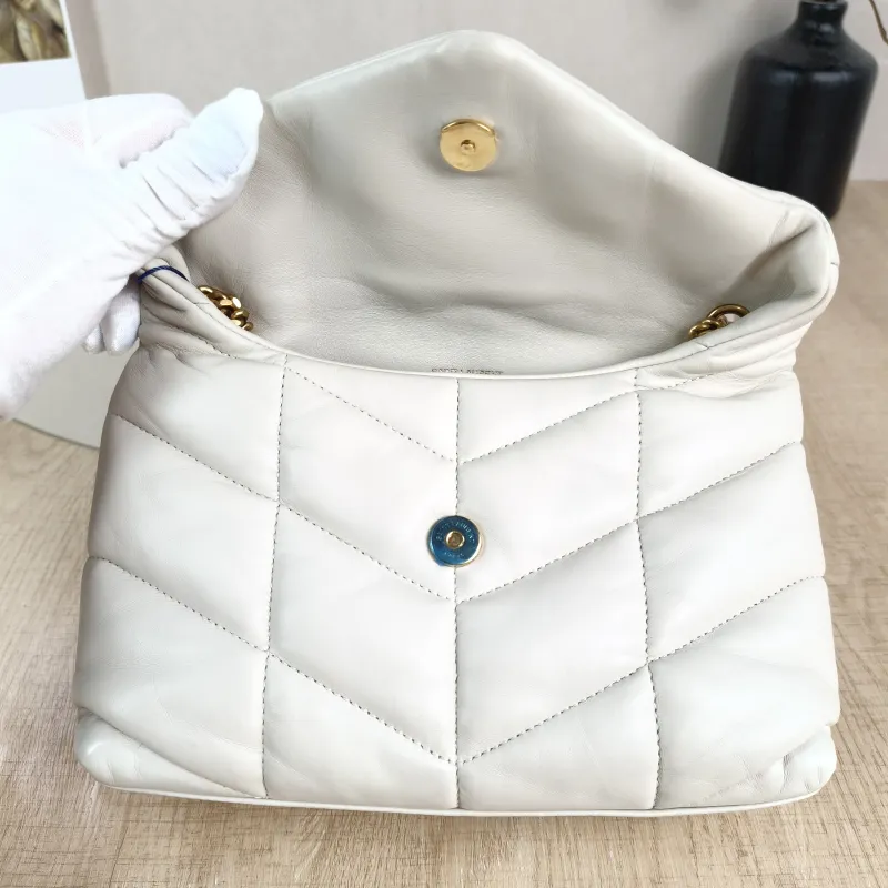 SAINT LAURENT Crossbody Bag LOULOU PUFFER White Lambskinmini23 × 8.5 × 15.5 cm — detail view 4 of 12