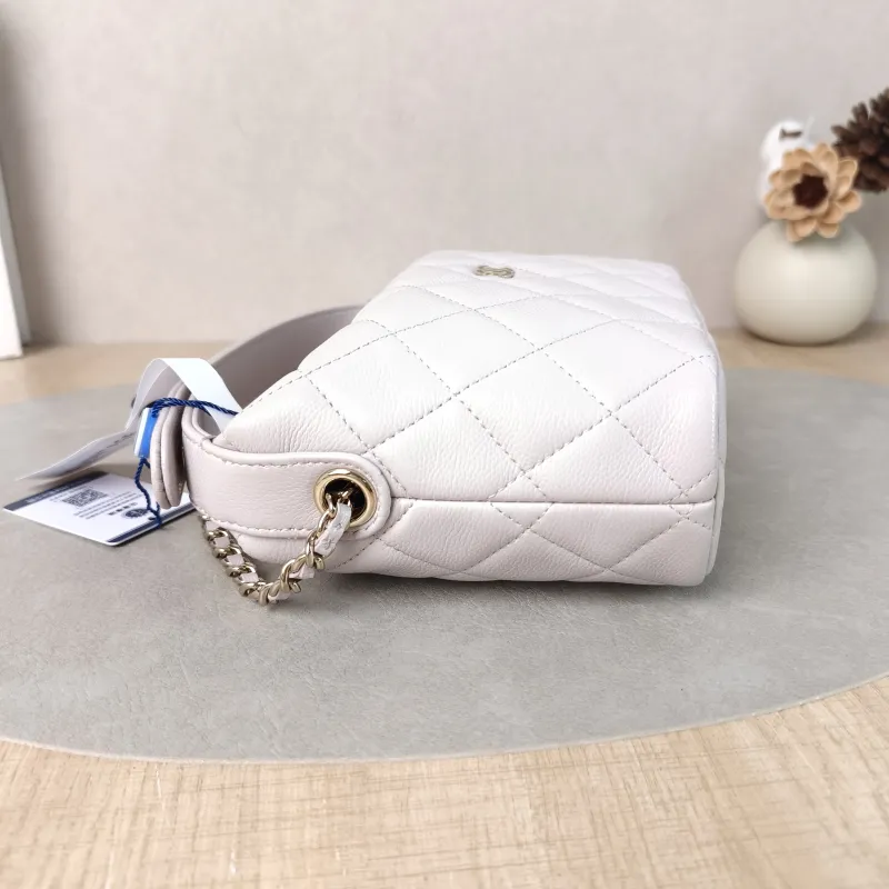 Chanel Crossbody Bag Crossbody Bag Pink Calfskin21.5 × 7.5 × 19 cm — detail view 5 of 14