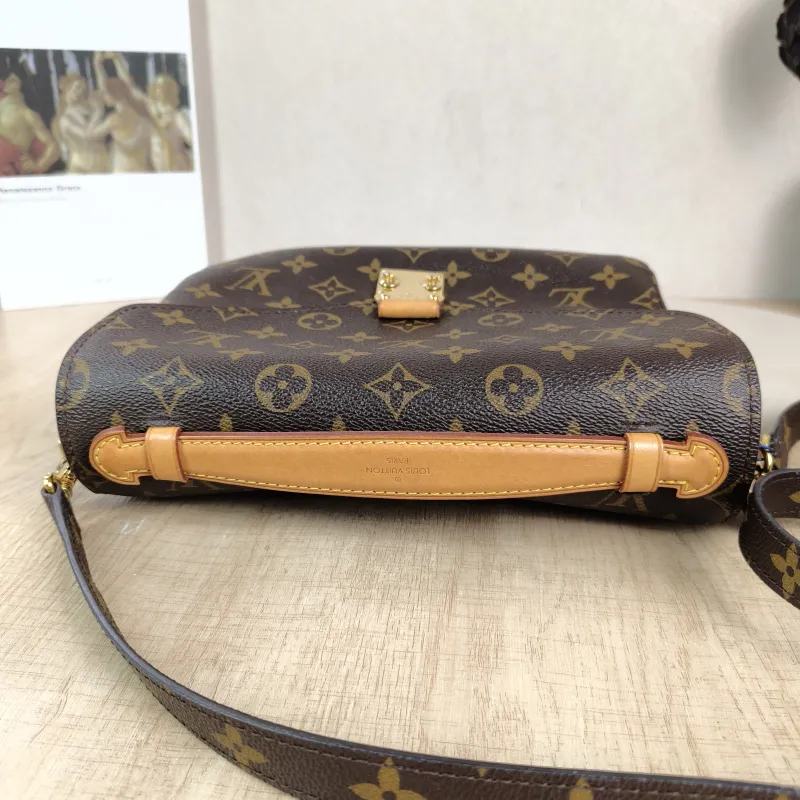 Louis Vuitton Crossbody Bag Pochette Métis Monogram PVC Medium 25 × 7 × 19 cm — detail view 1 of 11