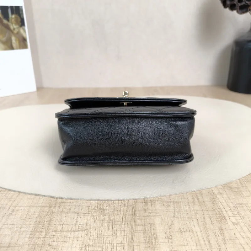 Chanel Crossbody Bag26c Pearl Black Lambskinmini15 × 5.5 × 10.5 cm — cover view 3 of 5