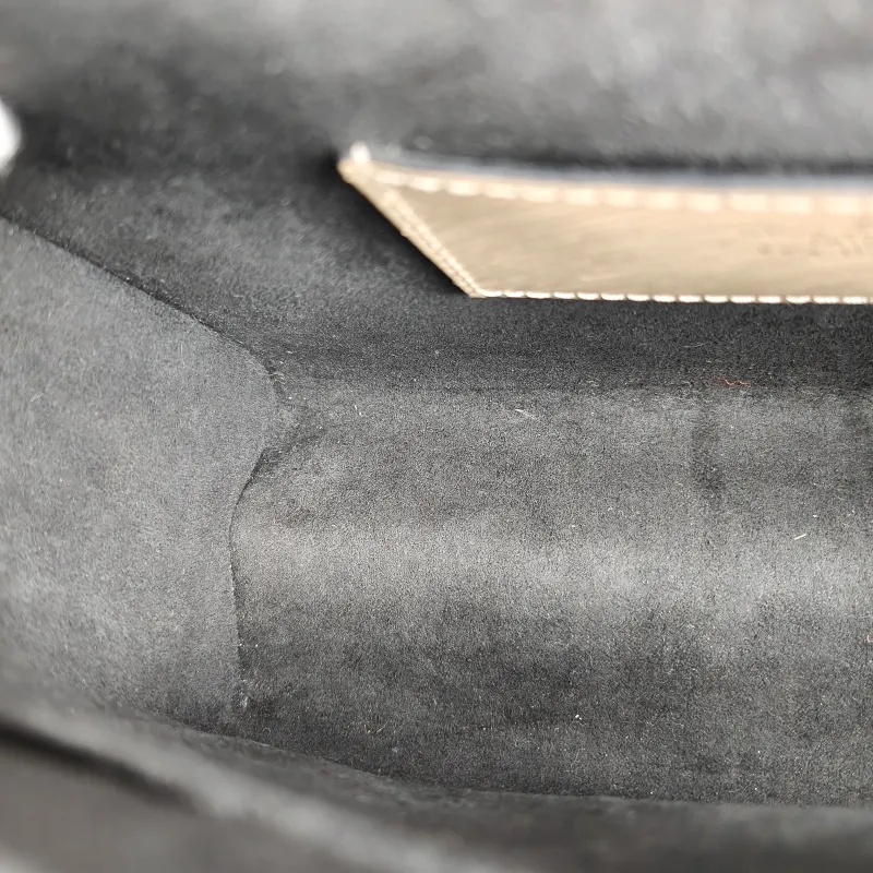 Louis Vuitton Crossbody Bag Crafty Twist Black · White Epi Embossed Calfskin Medium 23 × 9.5 × 17 cm — detail view 8 of 11