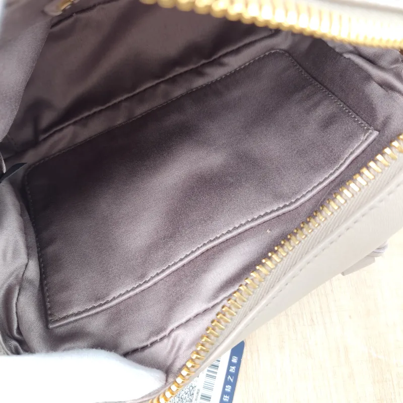 Miumiu Top Handle Bag Arcadie MatelasséCollection Edition Grey Lambskin Small 19 × 6 × 13 cm — detail view 8 of 11