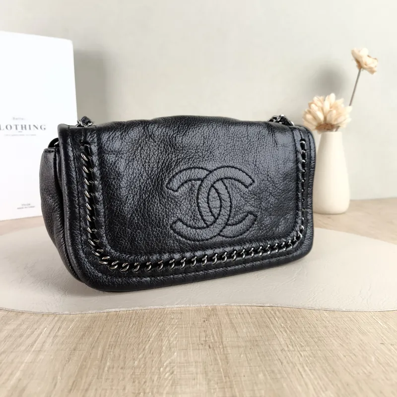 Chanel Shoulder Bag Black Calfskin 24 × 6 × 14 cm 10 Conditioned — cover view 3 of 5
