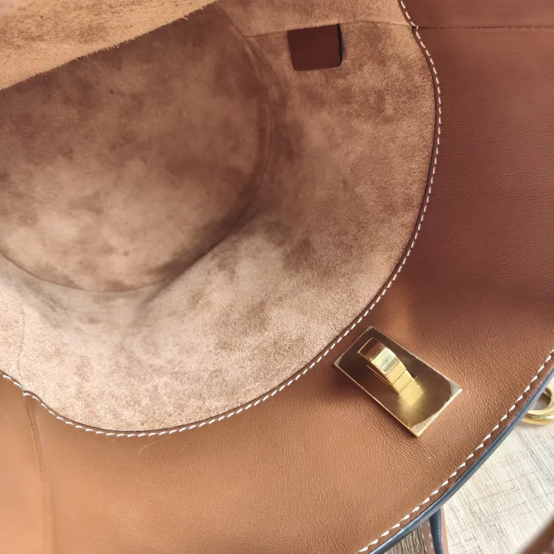CELINE Crossbody Bag Bucket 16 Bucket Bag Caramel Calfskin Small 16 × 16 × 18 cm — detail view 4 of 12