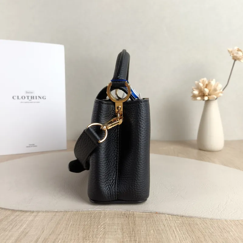 Louis Vuitton Crossbody Bag Capucines Black Calfskin Mini 21 × 8 × 14 cm — detail view 4 of 10