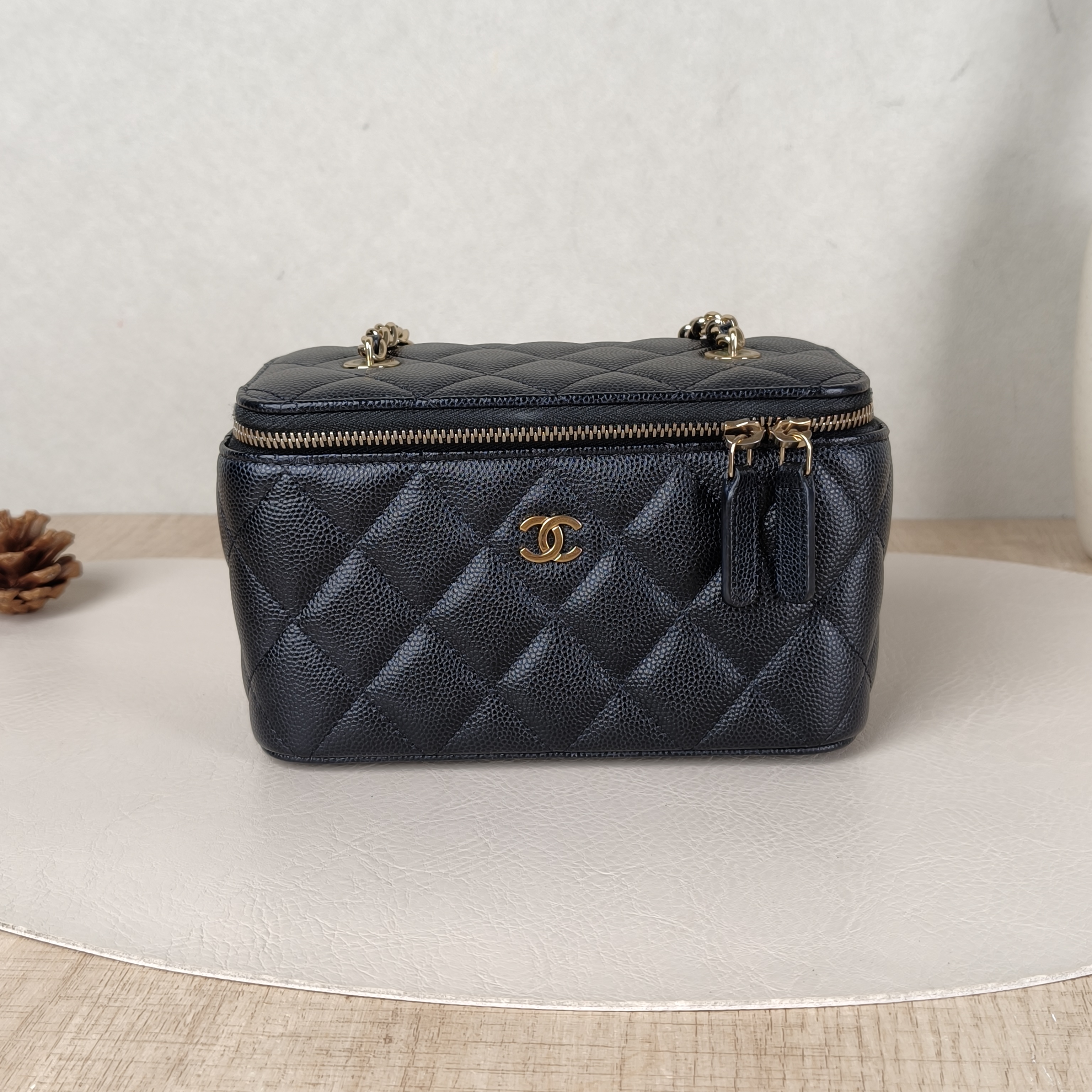 Chanel Crossbody Bag Edition Black Calfskin One Size16 × 8 × 9.5 cm