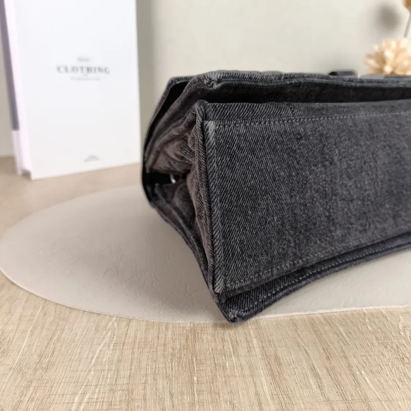 BALENCIAGA Shoulder Bag CRUSH Chain Bag Grey Medium 30 × 13 × 20 cm — detail view 2 of 12