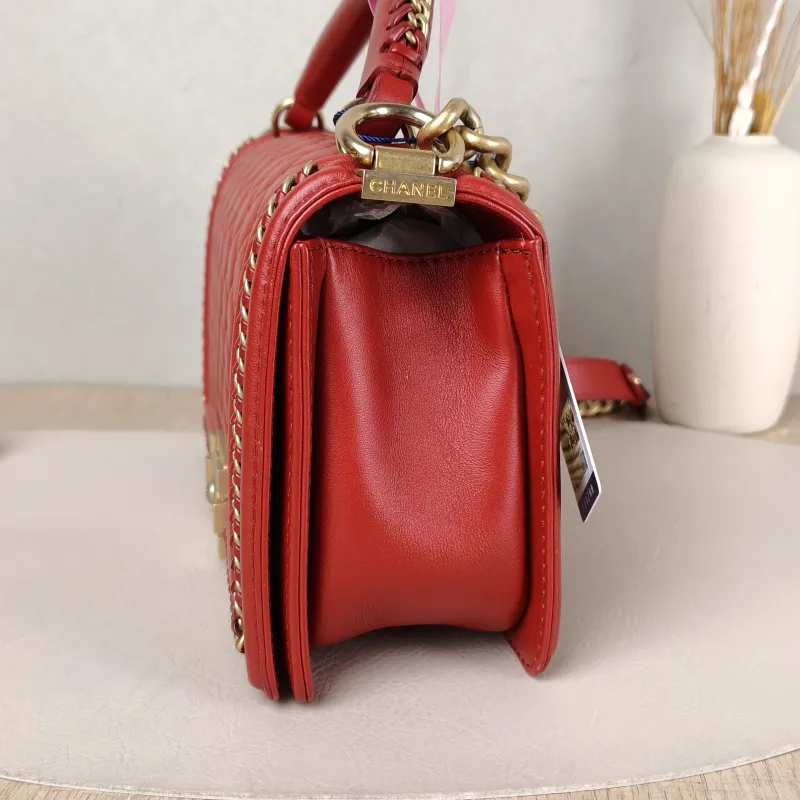 Chanel Crossbody Bag Le Boy​ Red Lambskin Medium 25 × 9 × 15 cm 24 — detail view 8 of 16