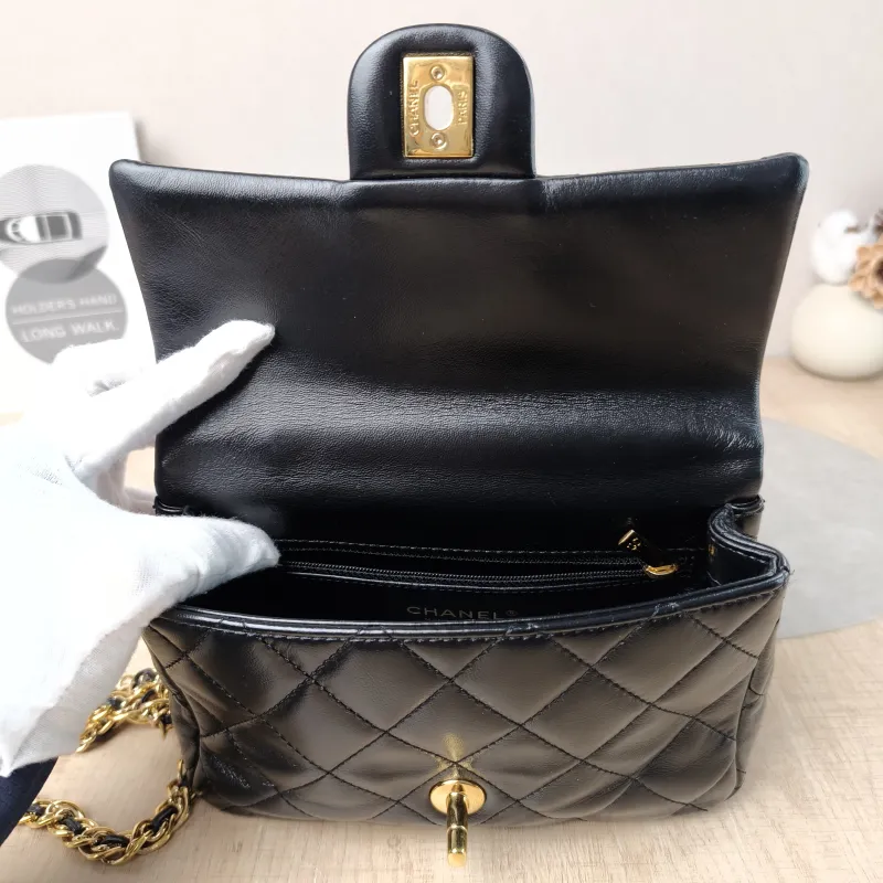 Chanel Crossbody Bag mini Black Lambskin mini 21 × 8 × 13 cm — detail view 7 of 11