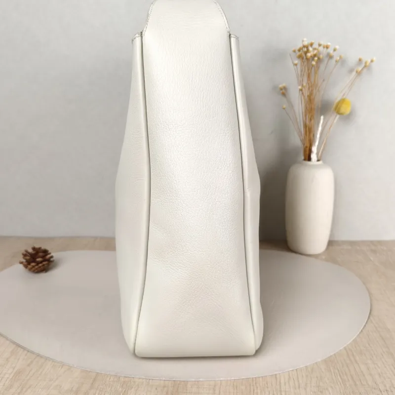 SAINT LAURENT Shoulder Bag LE 5 À 7 Hobo White Calfskin Large 30 × 13 × 31 cm — detail view 7 of 9