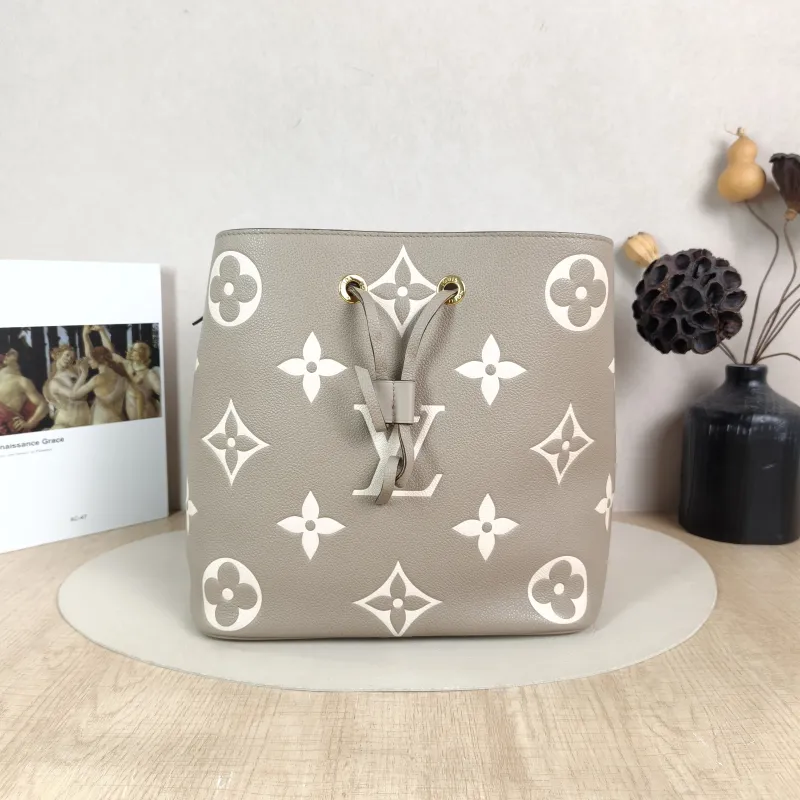 Louis Vuitton Shoulder Bag NÉONOÉ Bucket Bag · White Empreinte Embossed Calfskin Medium 26 × 17.5 × 26 cm