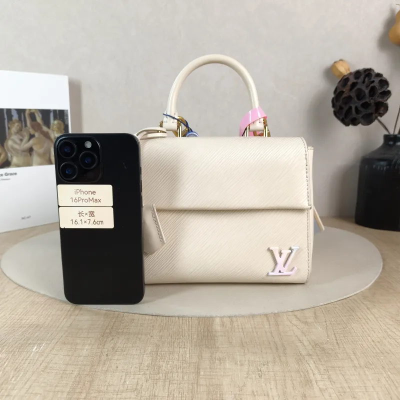 Louis Vuitton Crossbody Bag CLUNY White Epi Embossed Calfskin Mini 20 × 7.5 × 16 cm — cover view 3 of 5