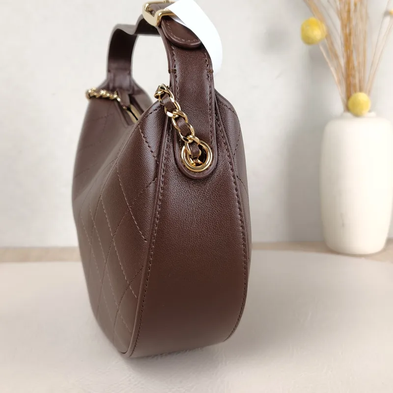 Chanel Shoulder Bag hobo Lambskin One Size 23.5 × 6 × 15 cm — detail view 4 of 13
