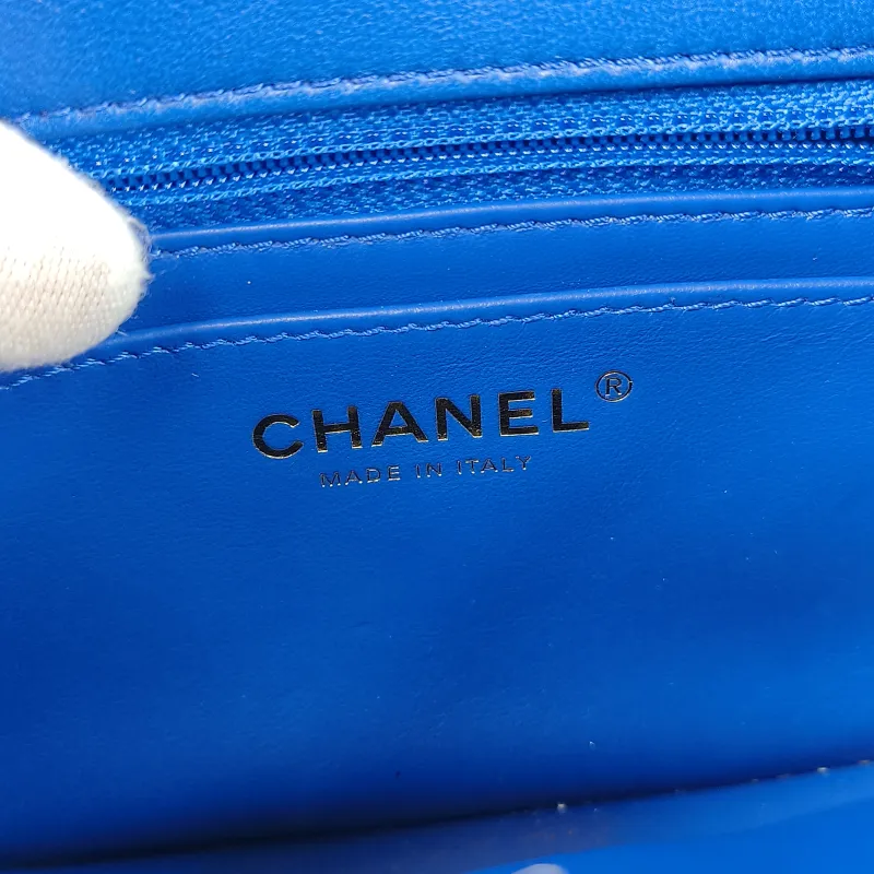 Chanel Crossbody Bag Blue Lambskin One Size17 × 8 × 13.5 cm — detail view 2 of 14