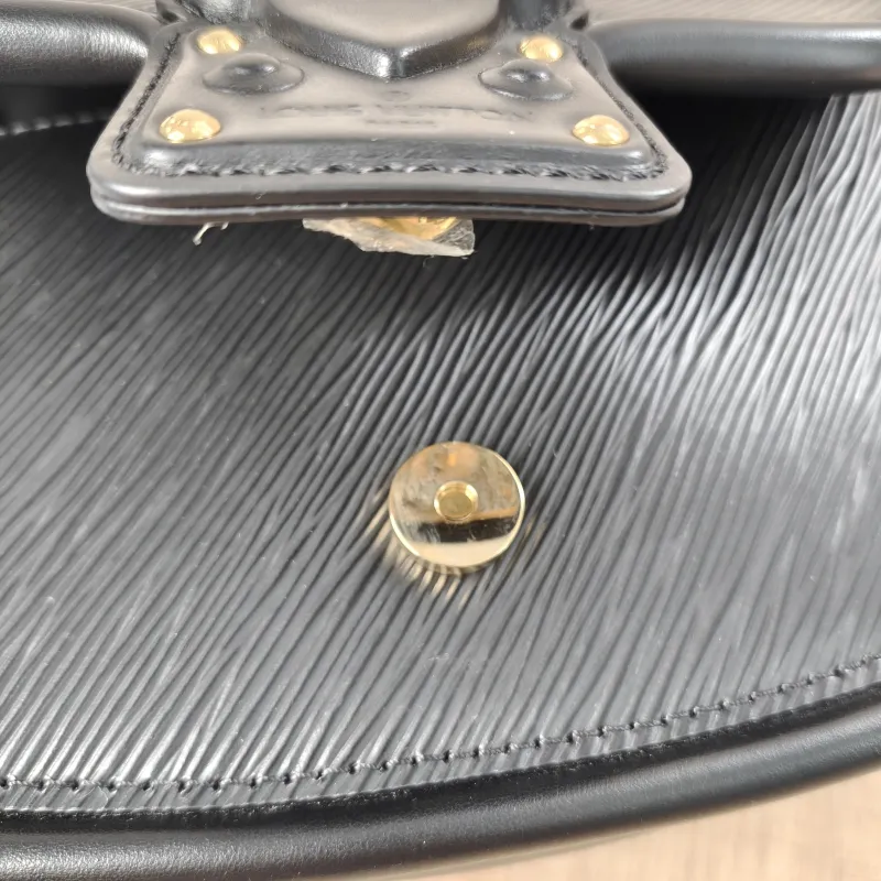 Louis Vuitton Crossbody Bag Hide and Seek Messenger Bag Black Epi Embossed Calfskin One Size21 × 8 × 15 cm — detail view 11 of 18