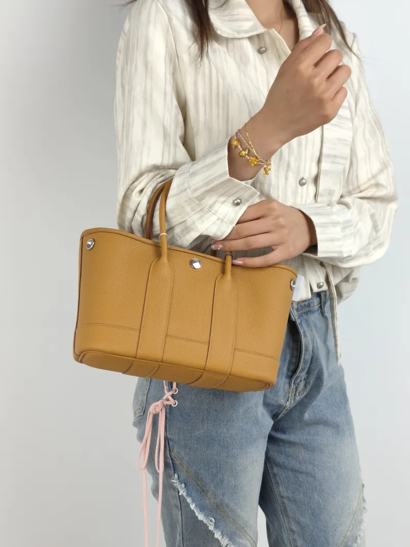 Hermès Top Handle Bag Neo Garden 23 Mini 2S Negonda Calfskin Mini 23 × 10 × 16 cm G — on-model view 2 of 2