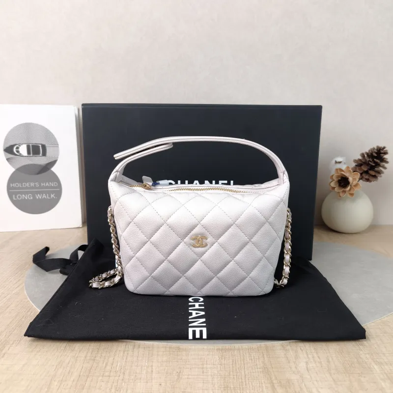 Chanel Crossbody Bag Crossbody Bag Pink Calfskin21.5 × 7.5 × 19 cm — cover view 2 of 6