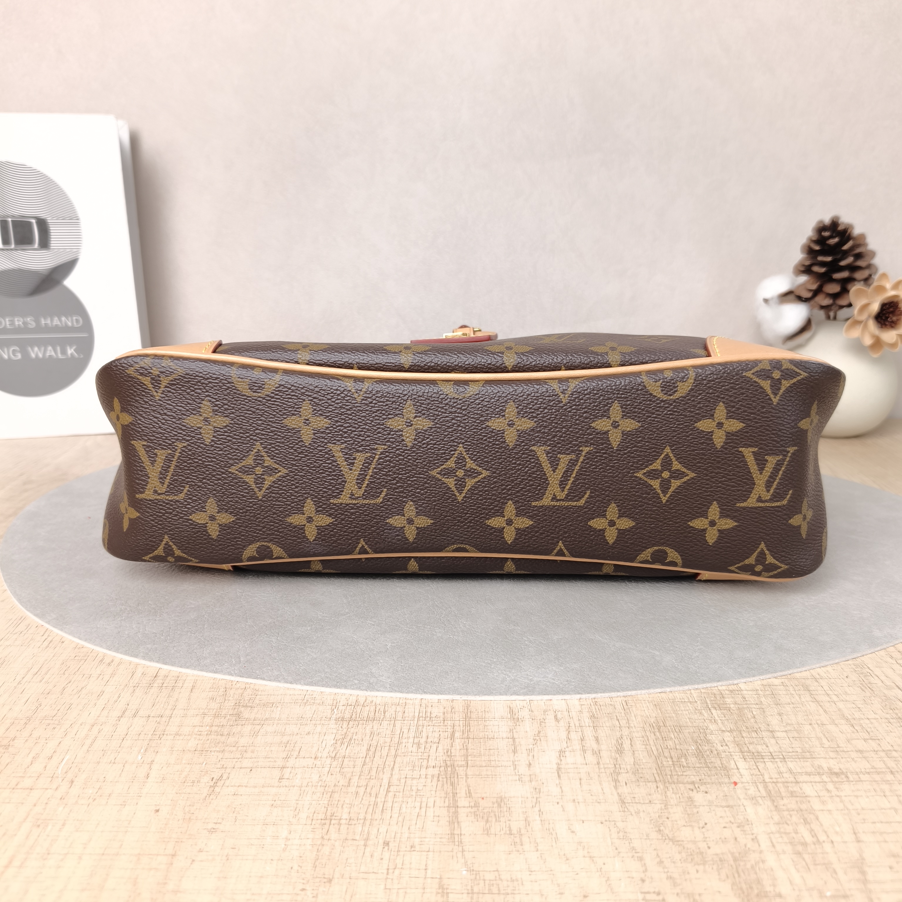 Louis Vuitton Crossbody Bag ODEON Monogram PVC Medium31 × 11 × 27 cm — cover view 2 of 5