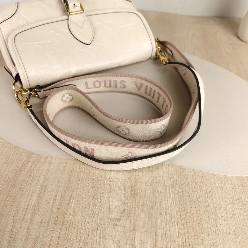 Louis Vuitton Crossbody Bag Diane Baguette Bag White Empreinte Embossed Calfskin Small 24 × 9 × 15 cm — detail view 3 of 11