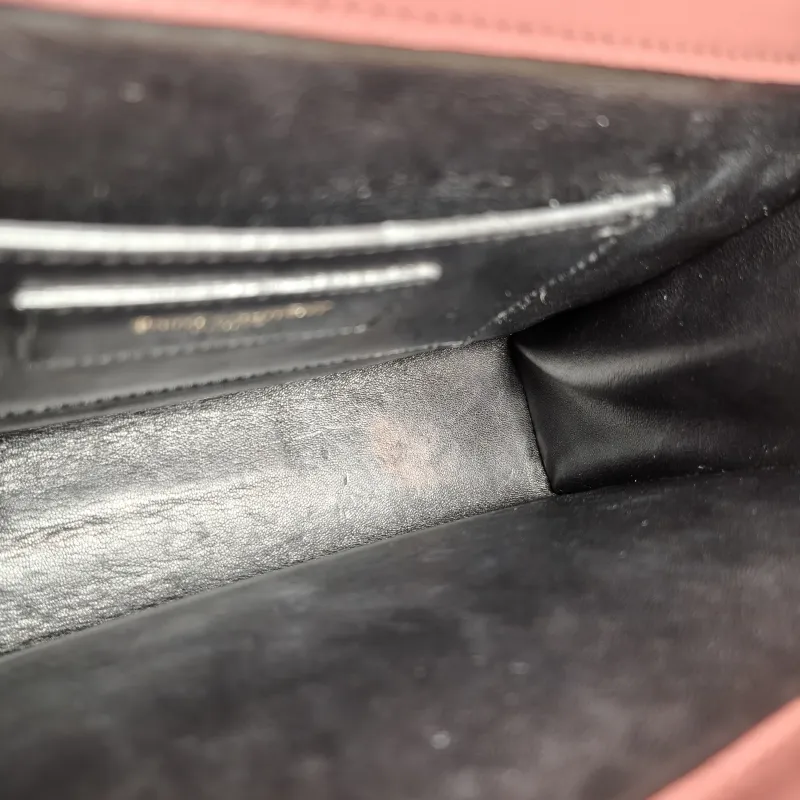 SAINT LAURENT Crossbody Bag ENVELOPE Pink Calfskin Medium24 × 6 × 17.5 cm — detail view 2 of 11