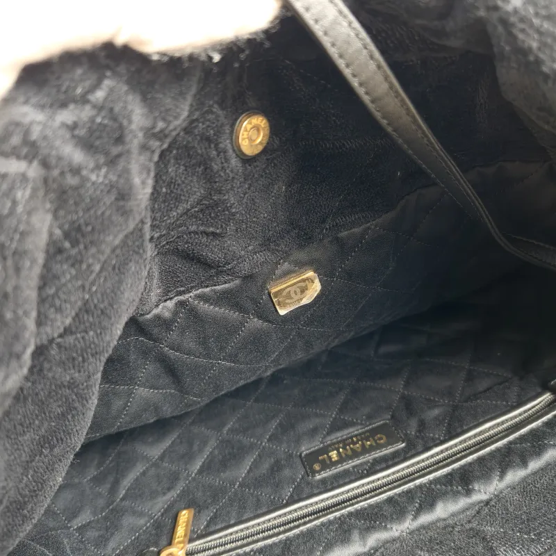 Chanel Shoulder Bag22Bag Black Small35 × 7 × 37 cm — detail view 11 of 13