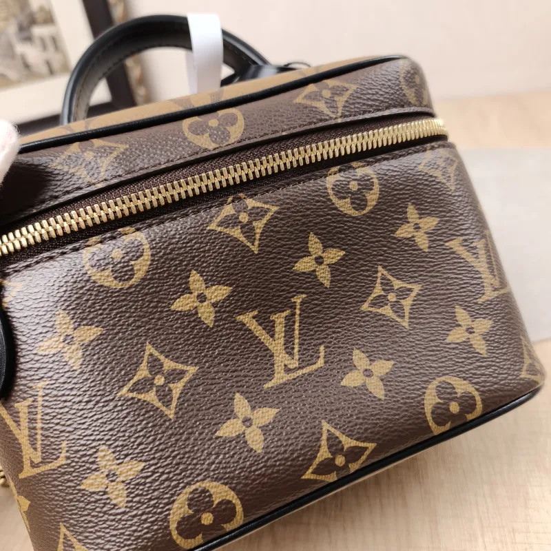 Louis Vuitton Shoulder Bag VANITY Cosmetic Bag Monogram PVC Small19 × 11 × 13 cm — detail view 10 of 17