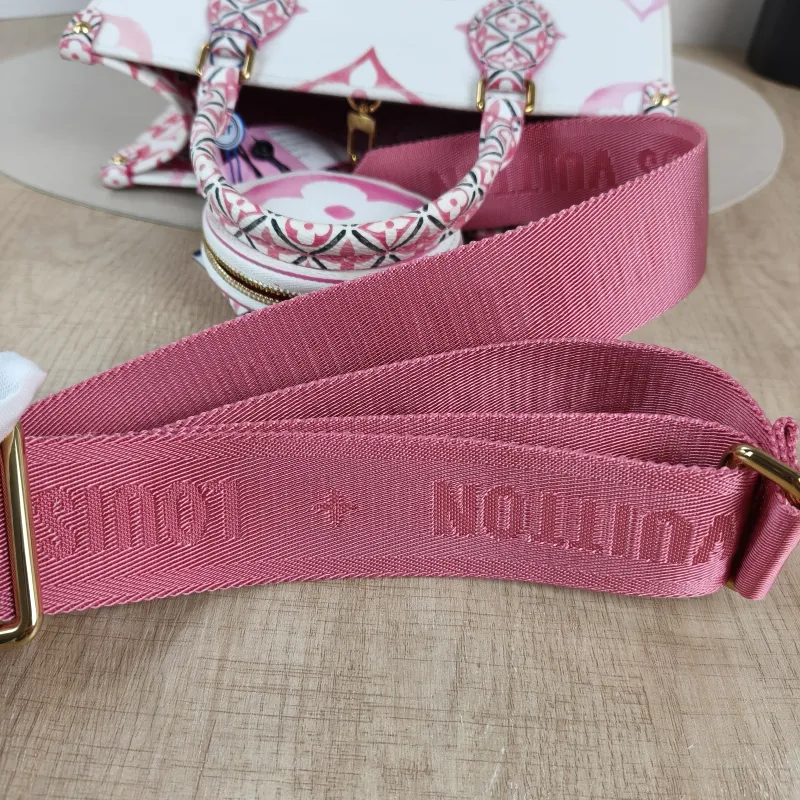 Louis Vuitton Shoulder Bag Onthego Collection PVC Small25 × 11.5 × 19 cm — detail view 11 of 12