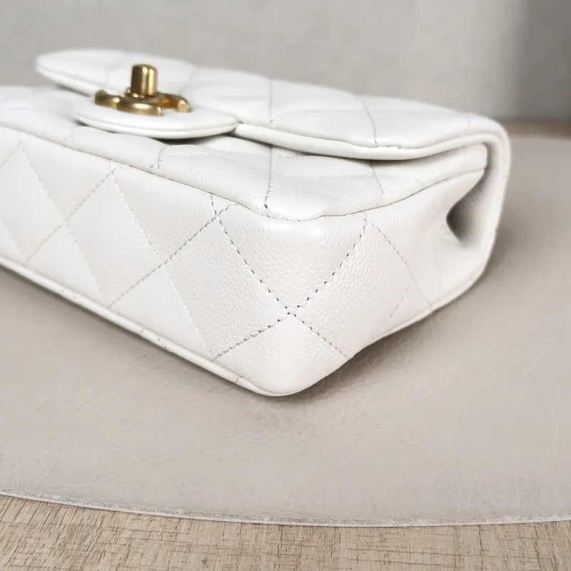 Chanel Crossbody Bag White Grained Calfskin 18 × 5 × 12 cm — detail view 11 of 13