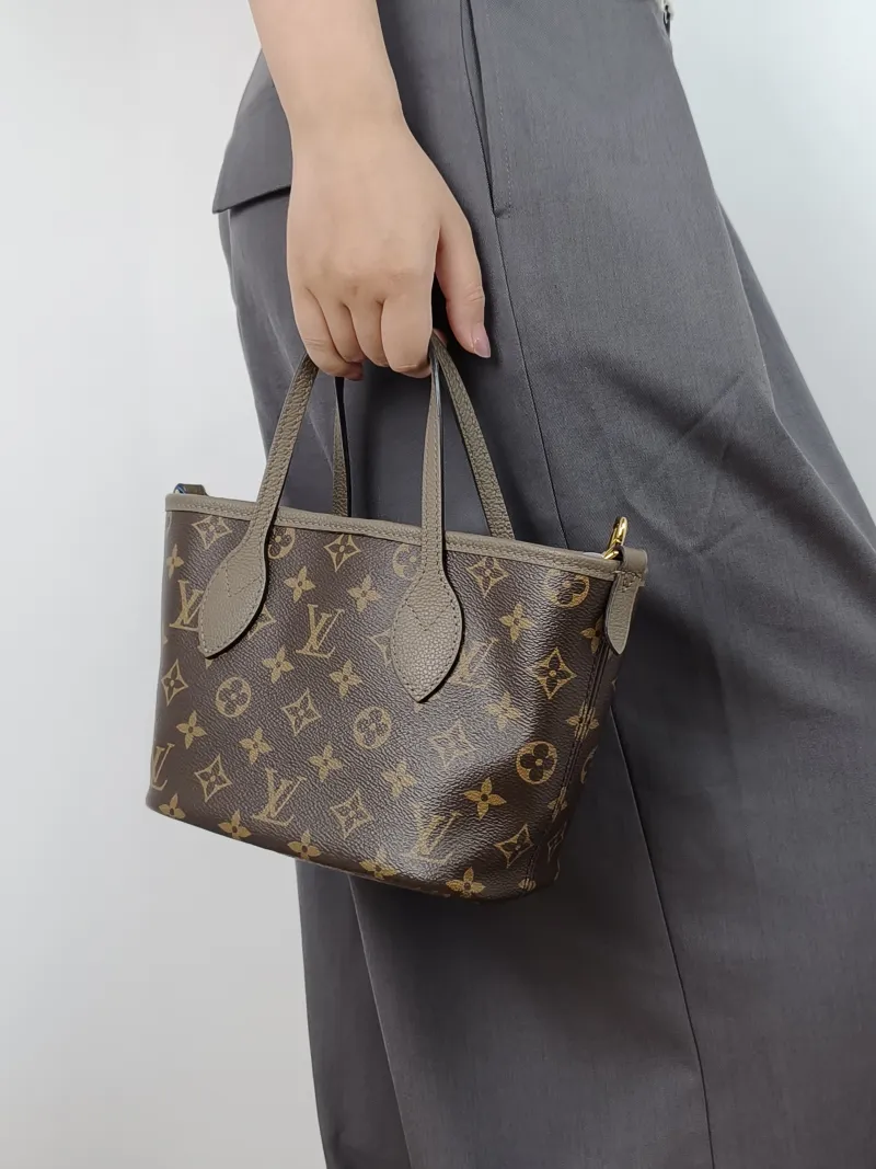 Louis Vuitton Crossbody Bag NEVERFULL INSIDE OUT BB PVC · Calfskin BB26.5 × 11 × 16.5 cm — on-model view 3 of 3