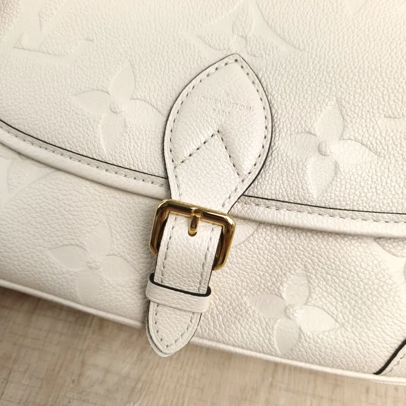 Louis Vuitton Crossbody Bag Diane Baguette Bag White Empreinte Embossed Calfskin Monogram Small24 × 9 × 15 cm — detail view 8 of 15