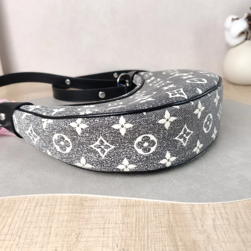 Louis Vuitton Crossbody Bag Loop Grey Small 23 × 6 × 13 cm — detail view 4 of 12