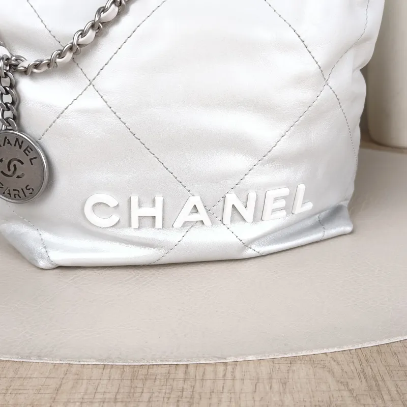 Chanel Shoulder Bag22Bag White CC alfskinmini20 × 6 × 19 cm — detail view 13 of 13