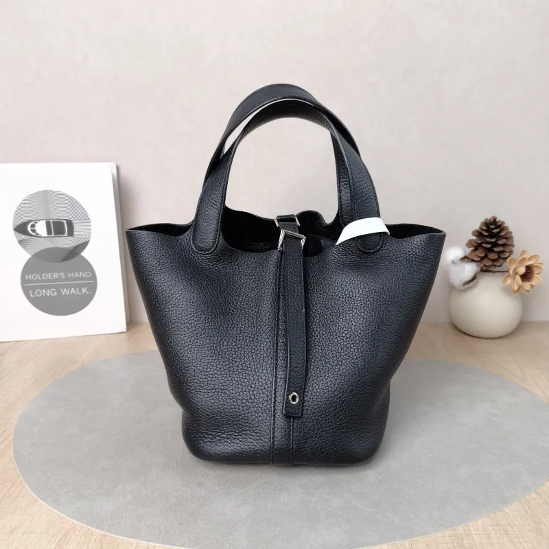 Hermès Top Handle Bag Picotin Lock 18 18Black Clemence Taurillon TC Calfskin Small18 × 13 × 19 cm