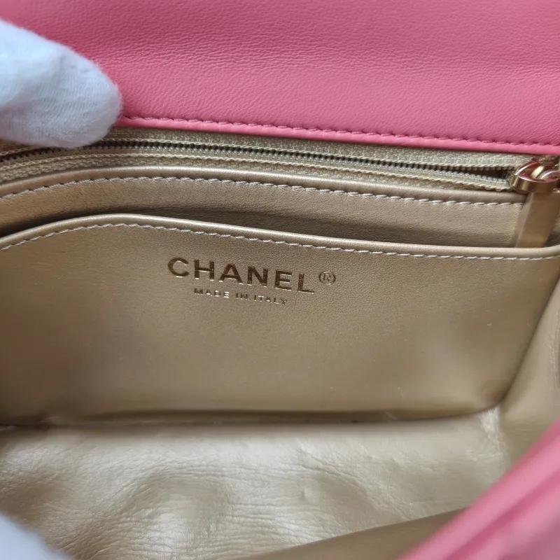 Chanel Crossbody Bag Pink Lambskinmini17 × 8 × 13.5 cm — detail view 17 of 19