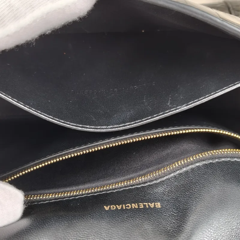 BALENCIAGA Shoulder Bag DOWNTOWN Black Calfskin Small30 × 10 × 17.5 cm — detail view 4 of 16