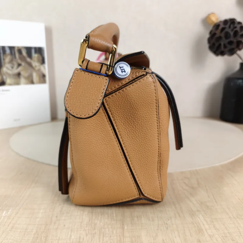 LOEWE Crossbody Bag Puzzle Caramel CC alfskin Small 24 × 10.5 × 16.5 cm — detail view 5 of 12