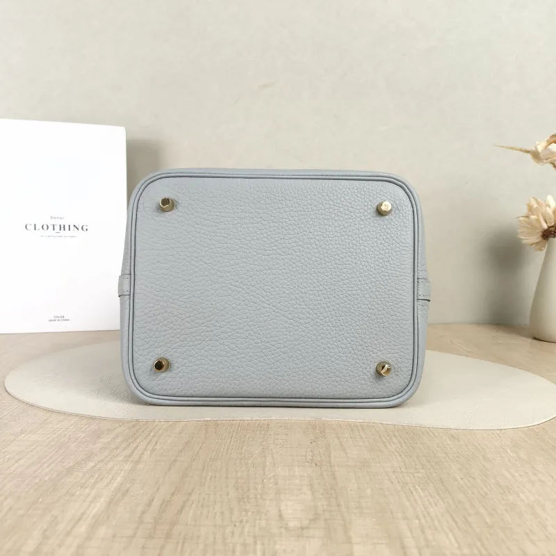 Hermès Top Handle Bag Picotin Lock 22 228U Taurillon Clemence TC Calfskin Medium22 × 17 × 21 cm — cover view 2 of 6